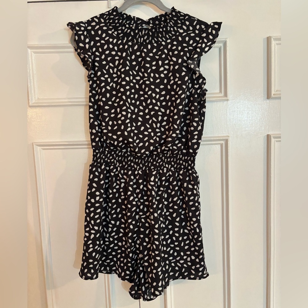 L.Love Women’s Black & White Shorts Romper size Large